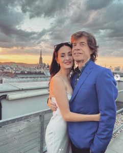 ミック・ジャガーの恋人メラニー・ハムリックさんが公開した2ショット。メラニーさんはミックとの婚約が報じられたばかりだ（画像は『Melanie Hamrick　2023年7月26日付Instagram「Happy Birthday my Love」』のスクリーンショット）