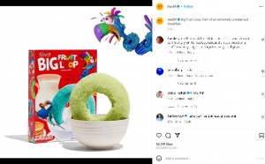 ミスチーフが昨年12月に発表した巨大なシリアル「ビッグ・フルーツ・ループ（Big Fruit Loop）」。ケロッグ社に似たロゴが見えるが、同社とは一切関係がないという（画像は『MSCHF　2022年12月20日付Instagram「Big Fruit Loop.」』のスクリーンショット）