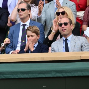 ロイヤル・ボックスに座るジョージ王子とウィリアム皇太子。ジョージ王子はハラハラした様子で試合を観ていた（画像は『Wimbledon　2023年7月16日付Instagram「The emotions of a ＃Wimbledon final」』のスクリーンショット）