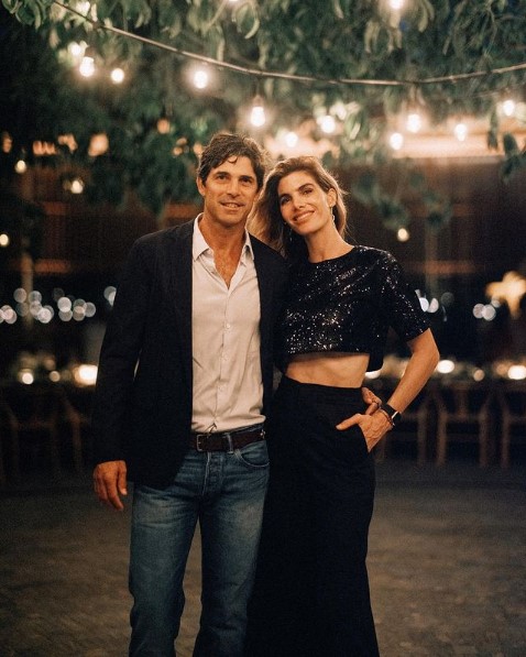 ナチョ・フィゲラスと妻のデルフィナ・バルキエル。ナチョは自身のSNSで妻とのツーショットをたびたび公開している（画像は『Ignacio Figueras　2023年5月24日付Instagram「Con la más linda en」』のスクリーンショット）