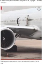 【海外発！Breaking News】飛行機の翼の上で決めポーズ　客室乗務員の行動が物議（アルゼンチン）＜動画あり＞