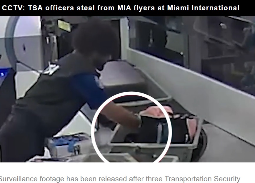 ルイ・ヴィトンのバッグから大胆に現金を盗むゴンザレス。これらの監視カメラの映像が3人のTSA検査官の逮捕につながった（画像は『Daily Express　2023年9月14日付「Footage released after Miami Airport security officers accused of stealing from luggage」（Image: Miami-Dade County）』のスクリーンショット）