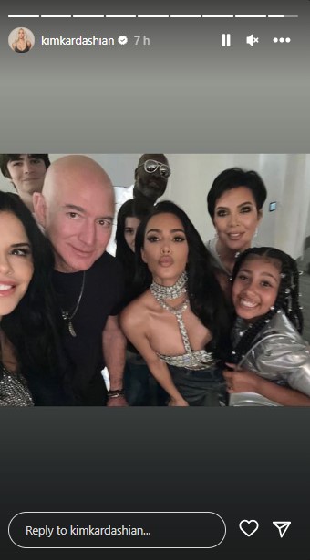ビヨンセの公演会場に集まった豪華セレブ。キム・カーダシアンは娘ノースちゃんと母クリス・ジェンナー、そしてジェフ・ベゾス氏と婚約者のローレン・サンチェスさんとポーズを取った（画像は『Kim Kardashian　2023年9月4日付Instagram』のスクリーンショット）