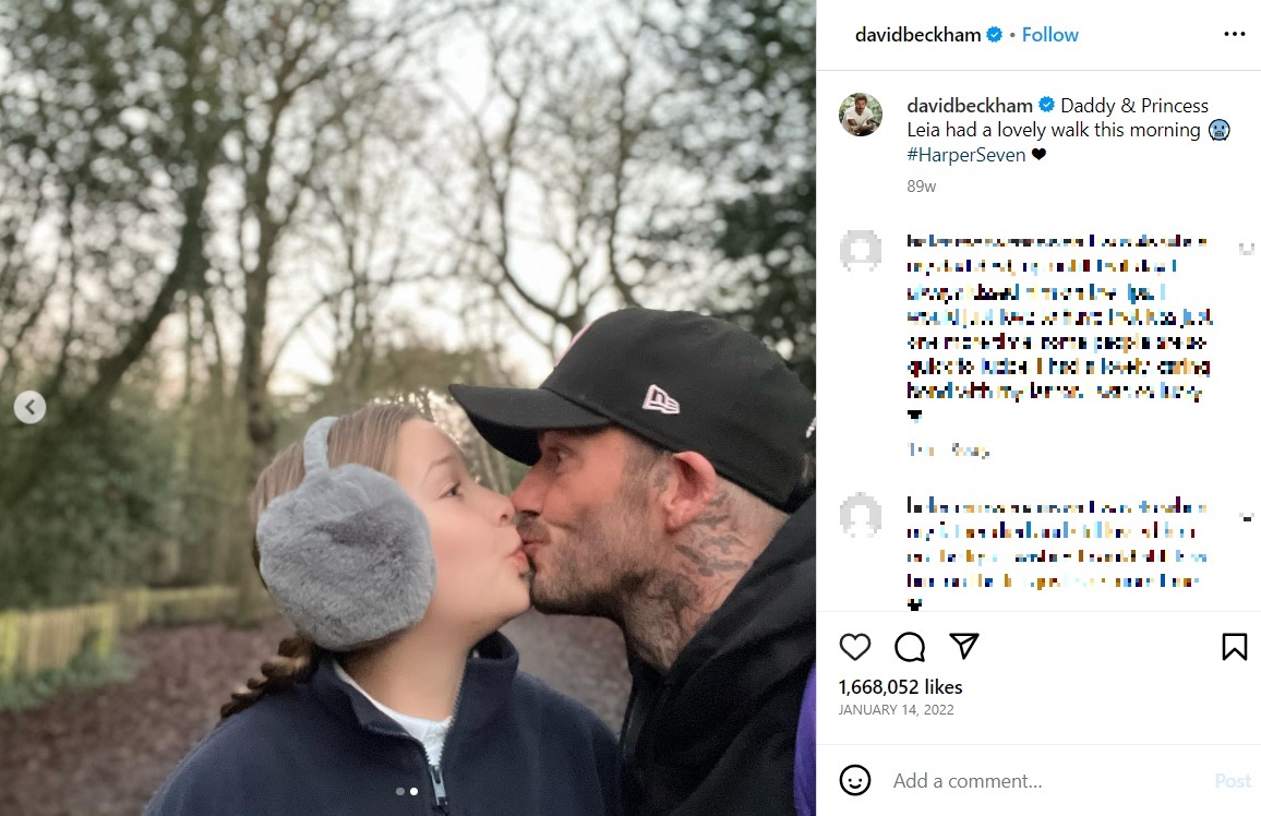 昨年の父娘のキス写真には「もう大きいから止めるべき」といった声もあがっていた（画像は『David Beckham　2022年1月14日付Instagram「Daddy ＆ Princess Leia had a lovely walk this morning」』のスクリーンショット）