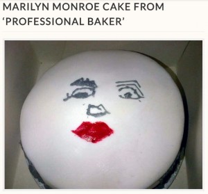 ケーキ職人に依頼した“マリリン・モンロー”ケーキ、あまりに残念な仕上がりが話題になった（画像は『StoryTrender　2017年11月27日付「MARILYN MONSTROSITY! CAKE FAIL AFTER WOMAN WHO ASKED FOR MARILYN MONROE CAKE FROM ‘PROFESSIONAL BAKER’」』のスクリーンショット）