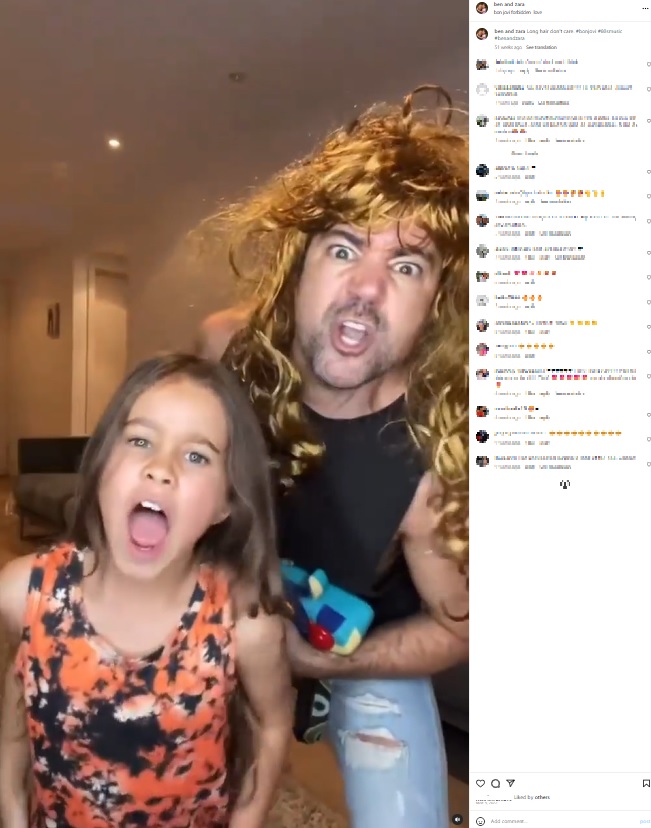 豪シドニー在住の父と8歳娘のリップシンク動画が爆発的人気に。2022年5月には、米ロックバンド「ボン・ジョヴィ」のパフォーマンスを披露していた（画像は『Ben＆Zara　2022年5月5日付Instagram「Long hair don’t care.」』のスクリーンショット）