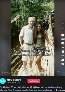 2016年10月にデイヴィッドさんがフィリピンに旅行中、デートアプリで知り合って意気投合したという2人。数回デートし、翌年1月にはデイヴィッドさんがプロポーズした（画像は『Truly Show　2023年8月17日付TikTok「I’m 28, he’s 70 and we’re in love」』のスクリーンショット）