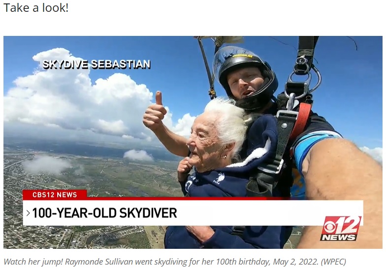 米フロリダ州では2022年5月、100歳の誕生日を迎えたばかりの女性が人生初のスカイダイビングに挑戦していた（画像は『WPEC CBS 12　2022年5月3日付「WATCH: Local lady celebrates turning 100 by skydiving」（WPEC）』のスクリーンショット）