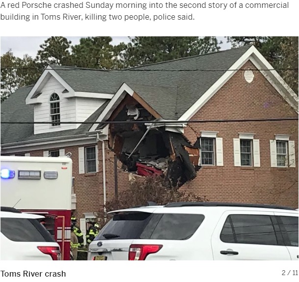 米ニュージャージー州で2019年11月、建物の2階に突っ込んだポルシェ（画像は『NJ.com　2019年11月11日付「Porsche crashes into second story of building, killing 2, police say」（Ed Murray | NJ Advance Media for NJ.com）』のスクリーンショット）