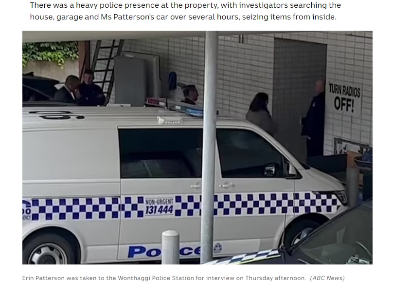 エリン・パターソンは、現地時間11月2日の午後、事情聴取を受けるためにワンサギ警察署（Wonthaggi Police Station）に連行された（画像は『ABC Australia　2023年11月2日付「Erin Patterson interviewed by police over Leongatha mushroom poisoning deaths」（ABC News）』のスクリーンショット）