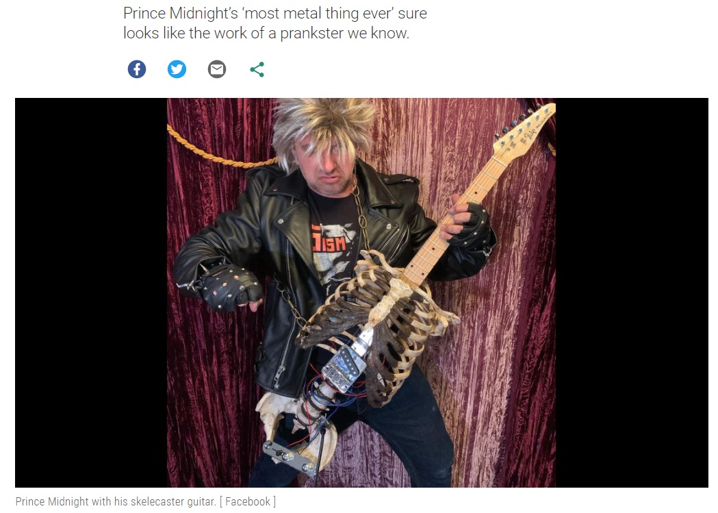 米フロリダ州のミュージシャンは2021年2月、ヘビーメタル好きの叔父の死に敬意を表し、叔父の骨を使いギターを作り上げた（画像は『Tampa Bay Times　2021年2月11日付「Tampa man who ‘built guitar from uncle’s skeleton’ sure looks familiar」（Facebook）』のスクリーンショット）