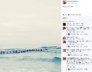 米フロリダ州のビーチで2017年7月、ビーチで溺れかけていた家族に対して、その場にいた人々が“人間ロープ”を作る。それは90メートルもの長さとなり、家族全員を救出することができたという（画像は『Rosalind Beckton　2017年7月8日付Facebook「People with Hearts」』のスクリーンショット）