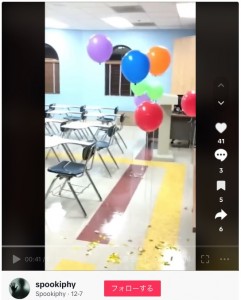 用務員の男性がパーティーで使用された教室を掃除しようとしたところ、奇妙な赤い風船に青ざめることとなった（画像は『Spookiphy　2023年12月7日付TikTok「＃haunted ＃balloon ＃school」』のスクリーンショット）