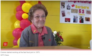 【海外発！Breaking News】マクドナルドで勤続53年「レジェンド」と呼ばれる75歳おばあちゃん（米）＜動画あり＞