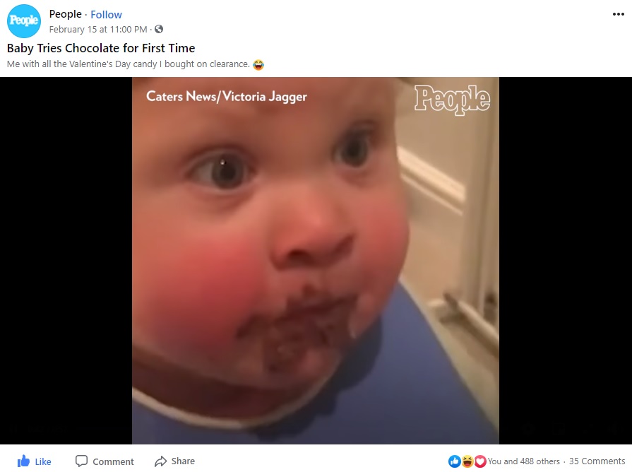 2021年イギリスで、初めてチョコレートムースを食べた赤ちゃんが話題に。目を見開き、鼻の穴を膨らませていた（画像は『People　2021年2月15日付Facebook「Baby Tries Chocolate for First Time」』のスクリーンショット）