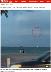 米フロリダ州の海岸で2023年6月、謎の飛行物体が驚異的なスピードで雷雲の中を突き抜ける映像が捉えられた。撮影者は、自分が見たものについて「UFO」だと結論付けていた（画像は『The US Sun　2023年8月2日付「WATCH THIS SPACE Shock video shows UFO speed through thunderstorm at ‘2,000mph’ as witness says it ‘fastest thing I’ve ever seen’」（Credit: Kennedy News）』のスクリーンショット）