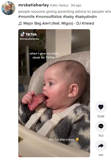 米サウスカロライナ州の母親が2022年2月、生後6か月の赤ちゃんにレアのステーキを与える動画をTikTokに投稿。「食中毒になる可能性だってあるのに」といった声が届いていた（画像は『Katie Harley　2022年2月13日付TikTok「people loooove giving parenting advice to people who didn’t ask」』のスクリーンショット）