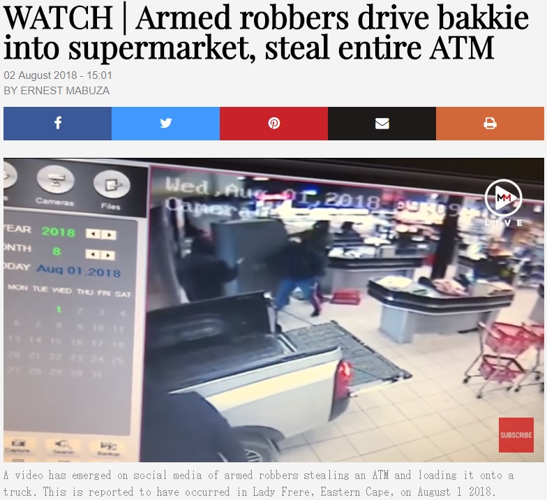 2018年8月、南アフリカのあるスーパーマーケットで7人の男が押し入った。男らはATMを機械ごと車に積んで逃走していた（画像は『Times LIVE　2018年8月2日付「WATCH｜Armed robbers drive bakkie into supermarket, steal entire ATM」』のスクリーンショット）