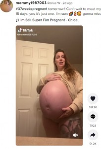 TikTokユーザーで4児の母親が2022年2月、妊娠37週の姿を投稿。「8つ子？」と問われるも「男児1人！」と答えて人々を驚かせていた（画像は『Renae W　2022年2月1日付TikTok「＃37weekspregnant tomorrow!!」』のスクリーンショット）