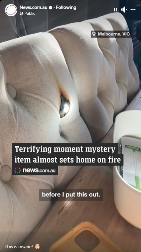 火の気のないリビングルームの椅子の背もたれに、真っ黒な焦げができて煙が出始めていた（『News.com.au　Facebook「This is insane!」』より）