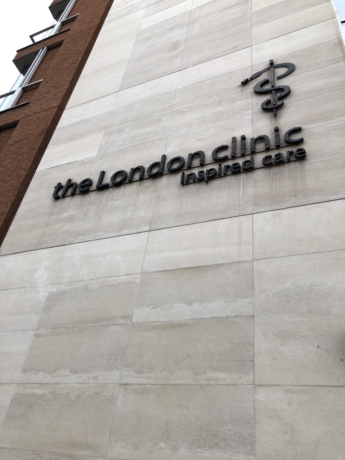 通りに面した場所に「the London Clinic inspired care」とシンプルに表示されている（撮影：テックインサイト寺前郁美）