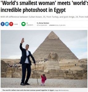 2018年1月、「世界一の身長差ツーショット」として話題に。ギザの大ピラミッド前でポーズをとるスルタンさんとジョティーさん（『The Mirror　「‘World’s smallest woman’ meets ‘world’s tallest man’ for incredible photoshoot in Egypt」（Image: REX/Shutterstock）』より）