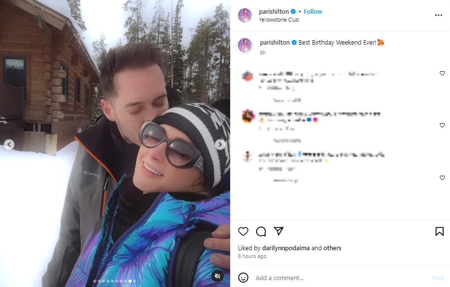 43歳の誕生日を迎えたパリスにキスをする夫カーター氏。パリスの誕生日を祝うため、スキーリゾートで週末旅行を楽しんだ（『Paris Hilton　Instagram「Best Birthday Weekend Ever!」』より）