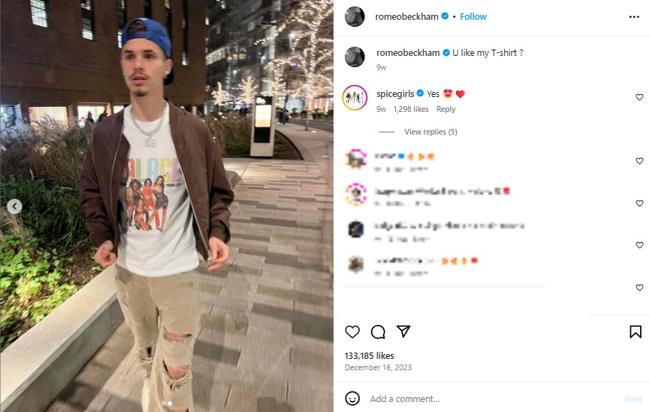 昨年12月、スパイス・ガールズのTシャツを着たロメオ。ロメオが「僕のTシャツが気に入った？」と記すと、グループの公式アカウントが「イエス」とコメントした（『ROMEO　Instagram「U like my T-shirt ?」』より）