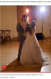 2021年11月に行われた結婚式でジョシュさんとダンスを踊る姉妹。姉妹は結婚し、家庭を持つのが夢だったという（『New York Post　「Conjoined twin Abby Hensel, of TLC’s ‘Abby ＆ Brittany,’ is now married to an Army veteran」（Heidi Bowling / Facebook）』より）