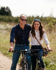 昨年4月、結婚12周年を迎えたウィリアム皇太子とキャサリン皇太子妃。現在の皇太子は、自宅で療養する妻や3人の子ども達のサポートをしている（『The Prince and Princess of Wales　Instagram「12 years」』より）