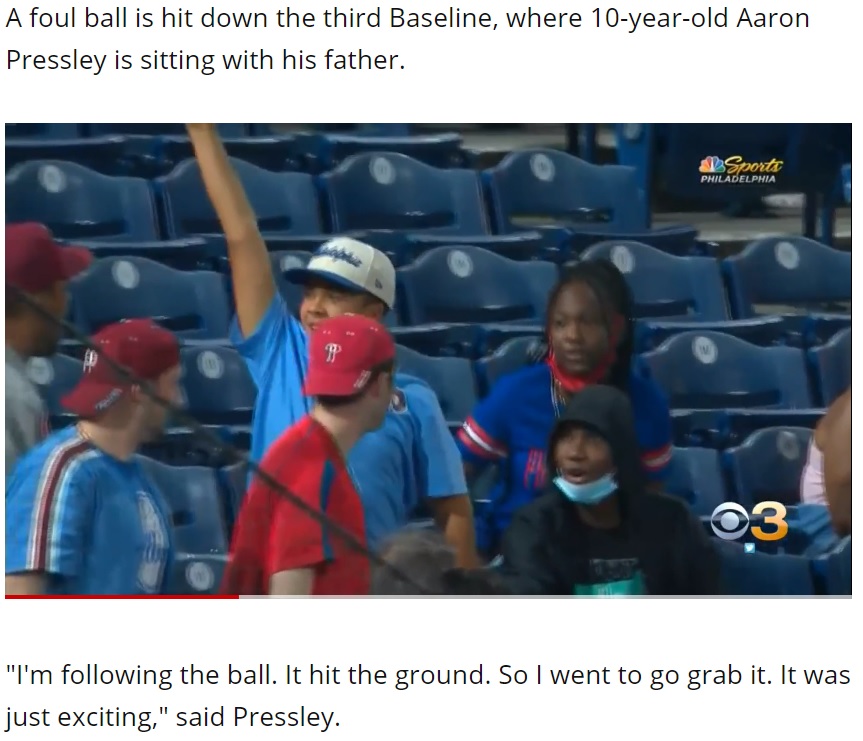 米ペンシルベニア州の野球場で2021年9月、ファウルボールをゲットした10歳男児。その後、男児が見せた優しさが感動呼ぶことになった（『WBFF　「10-year-old Phillies fan gives foul ball to crying girl, video goes viral」』より）