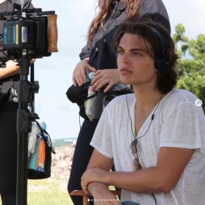 映画『Strictly Confidential』を監督したダミアン。8歳の時に、初めて短編映画を撮影したという（『Damian Hurley　Instagram「AND. THAT’S. A. WRAP.」』より）