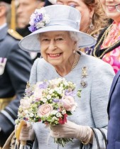 【イタすぎるセレブ達】チャールズ国王、英国の母の日にエリザベス女王との懐かしい写真公開「穏やかな母の日でありますように」