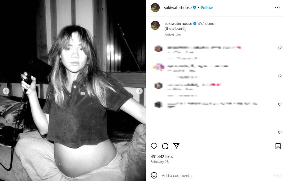 2月28日、妊娠中のお腹を披露したスキ・ウォーターハウス。この日以降にロバートとの第1子を出産したとみられる（『Suki Waterhouse　Instagram「it’s* done」』より）