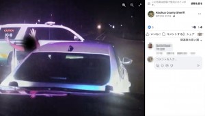 米フロリダ州の警察署が2023年9月、高速道路を運転していた10歳の少年と同乗していた11歳の姉を発見。母親から電子機器を取り上げられた姉弟は、車に乗って憂さ晴らしをしようと行動に出たという（『Alachua County Sheriff　Facebook「Two North Port, Florida kids are stopped in Alachua County operating a stolen vehicle.」』より）
