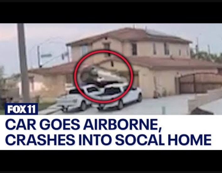 米カリフォルニア州の閑静な住宅街で今月4日朝、黒のセダンが大暴走。速度超過でカーブを曲がりきれず、民家の車庫に突っ込んだ（『FOX 11 Los Angeles　YouTube「Car goes airborne, crashing into SoCal home」』より）