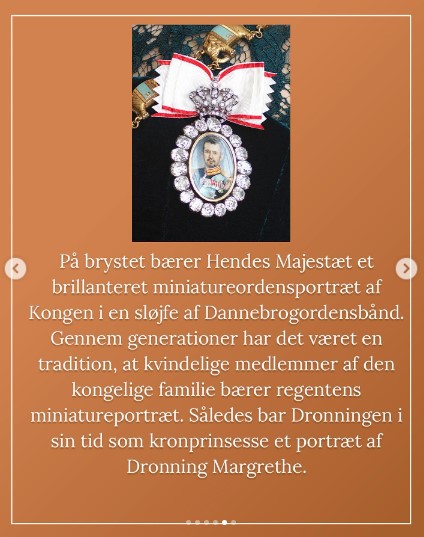 フレデリック国王のミニチュア肖像画のブローチ。ゴールドの台座の周囲にはダイヤモンドが配されている（『DET DANSKE KONGEHUS　Instagram「Kronjuveler og brillanteret miniatureordensportræt.」』より）