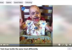 母親の笑いが止まらないのを見て、手を叩いて喜ぶブレイク君。テーブルの上にも色とりどりの食べ物が散乱しており、かなり豪快だ（『Daily Mail Video　Facebook「Twin boys tackle the same treat differently」』より）