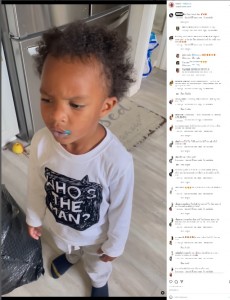 米ニュージャージー州に住む3児の父が2022年9月に3歳になる息子の動画をSNSに投稿。男児は「ケーキを食べていない」と主張するも、口の周りに決定的な証拠を残していた（『Isaac Redman　Instagram』より）