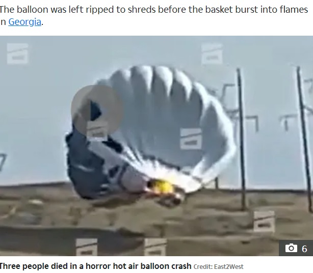 ジョージアで今年2月、強風に煽られた熱気球が高圧電線と接触し、乗っていた3人全員が死亡した。事故はカメラが捉えており、コントロールを失った熱気球が傾いて火を噴いていた（『The Sun　「BALLOON DISASTER Horror moment hot air balloon crash leaves 3 dead after being blown by wind into high voltage powerlines」（Credit: East2West）』より）