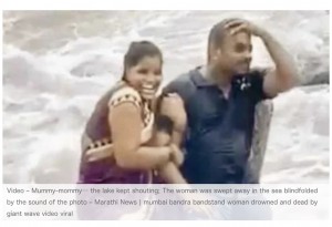 印ムンバイ郊外の海岸の岩場で2023年6月、写真撮影をした夫婦。その後、波に呑まれて妻が死亡していた（『India Posts English　「Video – Mummy-mommy… the lake kept shouting; The woman was swept away in the sea blindfolded by the sound of the photo – Marathi News | mumbai bandra bandstand woman drowned and dead by giant wave video viral」』より）