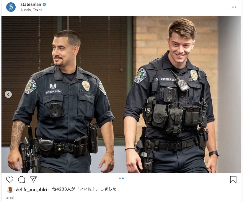 米テキサス州で2021年5月、燃え盛るピックアップトラックの中から男性を救った警察官2人がメディアに報じられると、「ハンサムなうえに彼らはヒーロー」といった声があがっていた（『Austin American-Statesman　Instagram「“He’s still in there!”」』より）