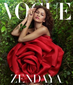 米版『VOGUE』の表紙を飾ったゼンデイヤ。「ドルチェ＆ガッバーナ」による薔薇のようなミニドレスを纏った（『Vogue　Instagram「＠Zendaya has never before played a character quite like Tashi Duncan,」』より）