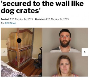米カリフォルニア州で2019年4月、逮捕されたカップル。2人は双子の我が子を二段重ねの檻に入れていた（『ABC Action News　「Couple arrested for allegedly locking toddlers in cribs ‘secured to the wall like dog crates’」（Modoc County Sheriff’s Office）』より）