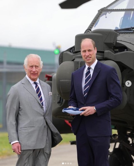 ジョイント公務を行ったチャールズ国王とウィリアム皇太子。皇太子は父である国王から、英陸軍航空隊の名誉連隊長の役職を引き継いだ（『The Prince and Princess of Wales　Instagram「Today, at the Army Aviation Centre in Middle Wallop,」』より）