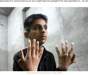 印バラムラ地区在住で、12本の手指を持つ12歳少年。2020年にメディアのインタビューに応じ、「医者になって同じ疾患を持つ人を治療したい」と将来の夢を語っていた（『LADbible　「Twelve-Year-Old Boy Has An Extra Thumb On Both Of His Hands」（Credit: SWNS）』より）