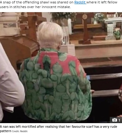 2021年、SNSに拡散された教会で衝撃的なブラウスを着るおばあちゃんの写真。「このシャツどこで買えるの？」といった声も届いていた（『The Sun　「DIS-DRESS Nan mortified after realising that there’s a VERY rude pattern on her favourite scarf」（Credit: Reddit）』より）