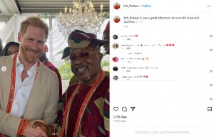 ナイジェリア訪問の最終日、アカンビ氏と対面したヘンリー王子。王子はアカンビ氏と固い握手を交わした（『Queen Of Iwo Kingdom　Instagram「It was a great afternoon sit out with duke and duchess.」』より）