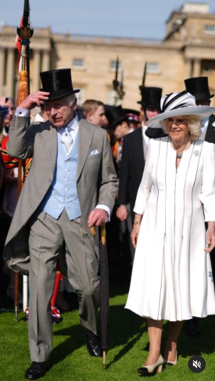 現地時間8日、バッキンガム宮殿でガーデンパーティを主催したチャールズ国王とカミラ王妃（『The Royal Family　Instagram「A warm welcome back to Garden Parties!」』より）