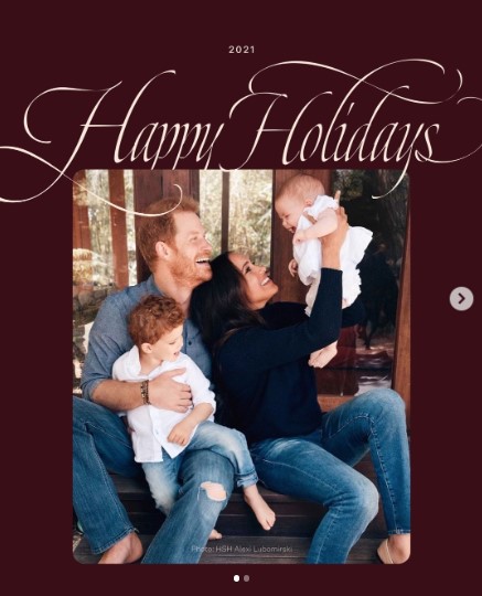 2021年、ヘンリー王子一家のクリスマスカードに掲載した家族写真。最近のアーチー王子とリリベット王女は「美しくて健康でおしゃべり好き」だという（『Team Rubicon　Instagram「We’re grateful to Archewell Foundation and Prince Harry and Meghan」』より）